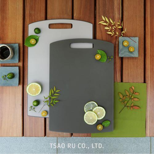 Plain non‐slip cutting board